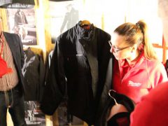 Milwaukee Hooded Jacket Black куртка бомбер подогрев 2017 конференция Берлин