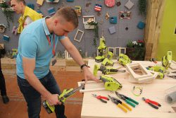 Конференция Ryobi 2019 Лондон One+ DIY степлер ленточный напильник
